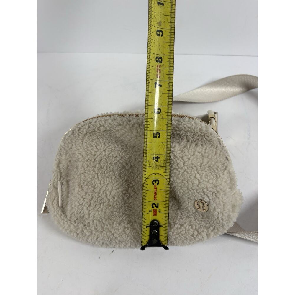 Lululemon Everywhere Belt Bag 1L Fleece White Opal/Gold Beautiful Crossbody - Picture 8 of 9